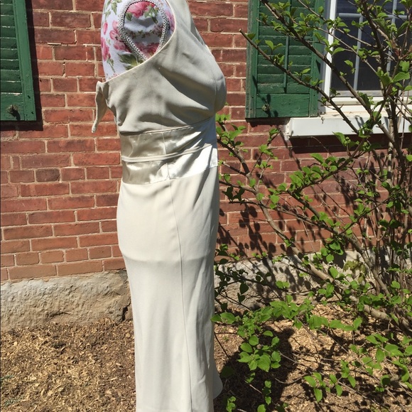 🔻SALE🔻Halter style dress 🌺 - Picture 5 of 7